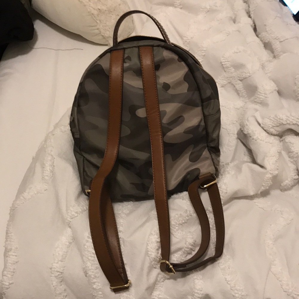 Brand new mini Tommy Hilfiger backpack - Picture 2 of 6